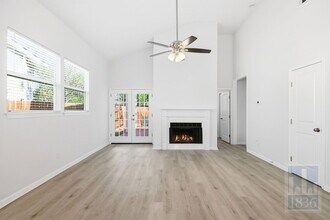 2104 Cervin Blvd in Austin, TX - Building Photo - Building Photo