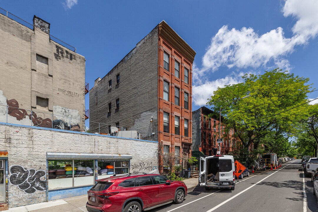 1031 Jefferson Ave in Brooklyn, NY - Building Photo