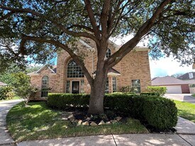 8230 Falling Water Ct in Sugar Land, TX - Building Photo