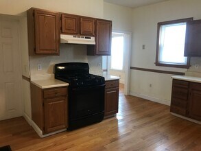 125 Spring St in Medford, MA - Building Photo - Building Photo