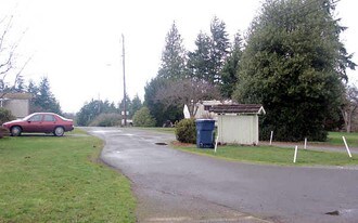 Trailer Court in Seattle, WA - Building Photo