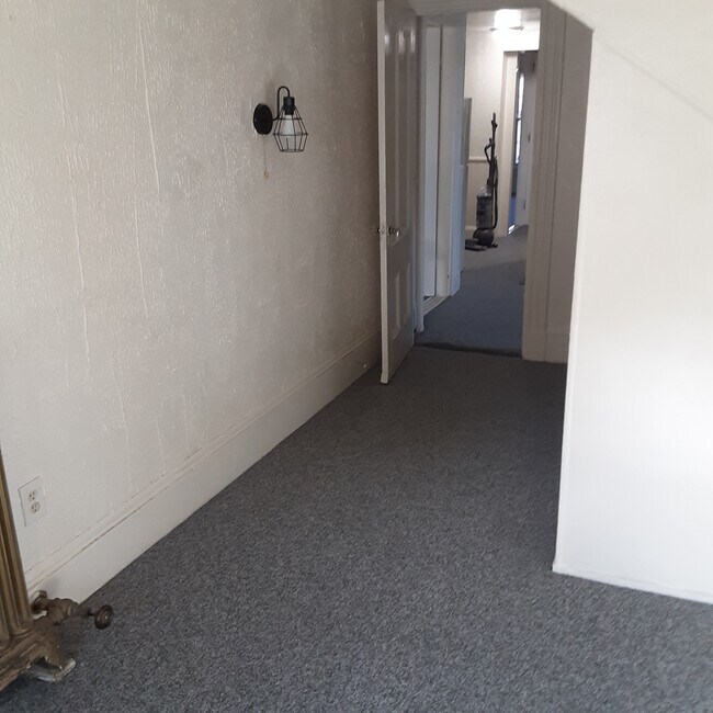 105 Somerset St, Unit 3 in Bangor, ME - Foto de edificio - Building Photo