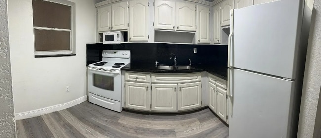 1855 W 60th St in Hialeah, FL - Building Photo - Building Photo