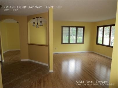 3560 Blue Jay Way in Eagan, MN - Foto de edificio - Building Photo