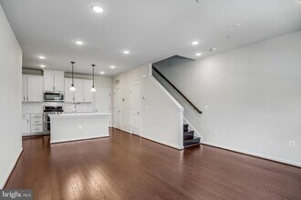 23519 Public House Rd in Clarksburg, MD - Building Photo - Building Photo