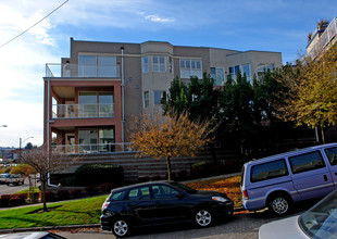 Pacific Palisades Condominiums in Seattle, WA - Building Photo - Building Photo