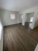 10905 N Kendall Dr in Miami, FL - Foto de edificio - Building Photo