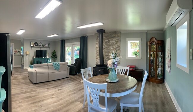 8897 Williams Hwy, Unit In-law Unit in Grants Pass, OR - Building Photo - Building Photo