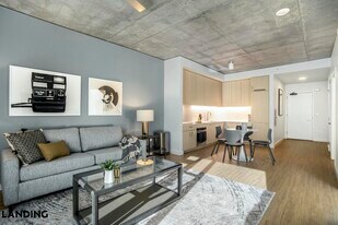 1755 Argyle Ave, Unit 509 in Los Angeles, CA - Building Photo