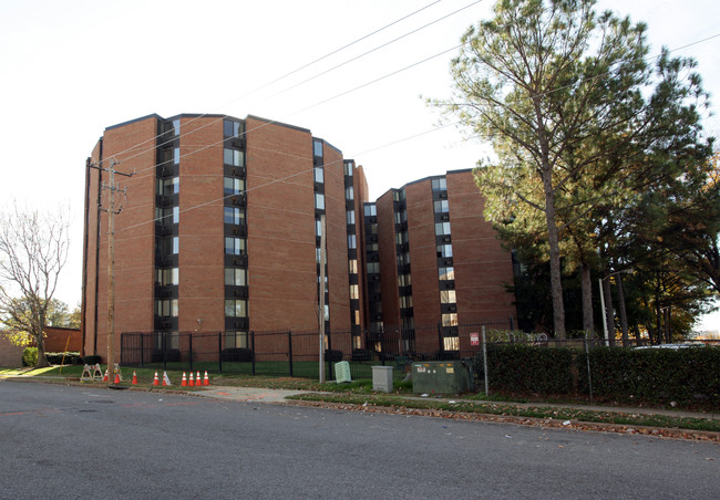 Memphis Towers Senior Living in Memphis, TN - Building Photo - Building Photo