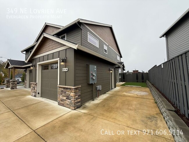 349 NE Lovrien Ave in Gresham, OR - Building Photo - Building Photo