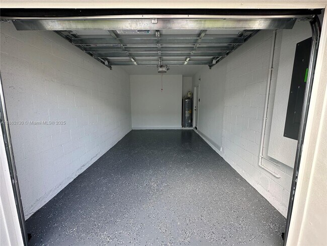 402 SE Crossoak Ln in Port St. Lucie, FL - Building Photo - Building Photo