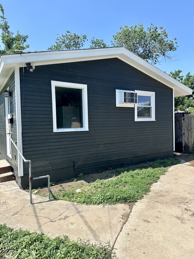 2009 7th Ave, Unit B in Canyon, TX - Foto de edificio - Building Photo