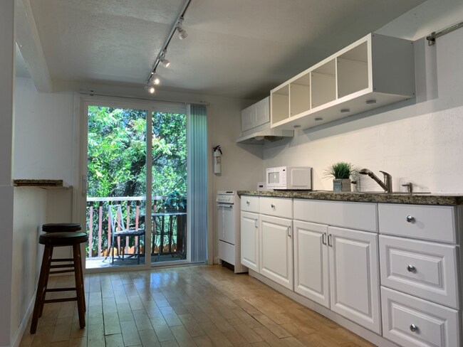 6040 Buena Ventura Ave in Oakland, CA - Foto de edificio - Building Photo