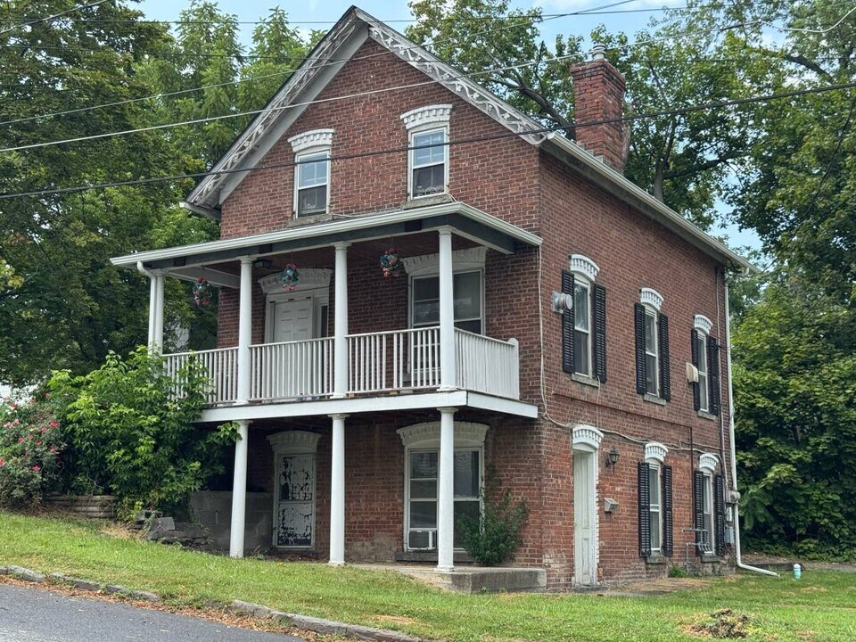85 Montgomery St in Saugerties, NY - Building Photo