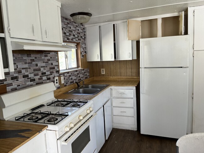 702 Jernigan St in Commerce, TX - Building Photo - Building Photo