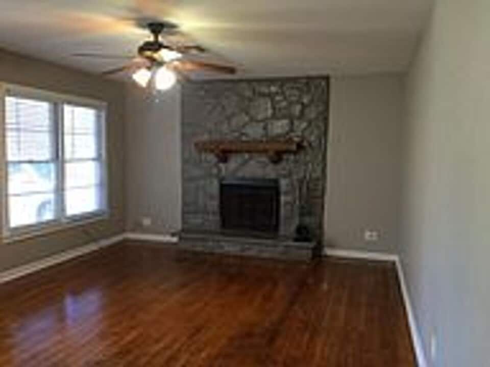 PRE-LEASE AUG 2026! Charming 2 Bed Cottage in Bryan, TX - Building Photo