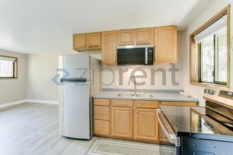 14325 19th Ave NE in Seattle, WA - Building Photo - Building Photo