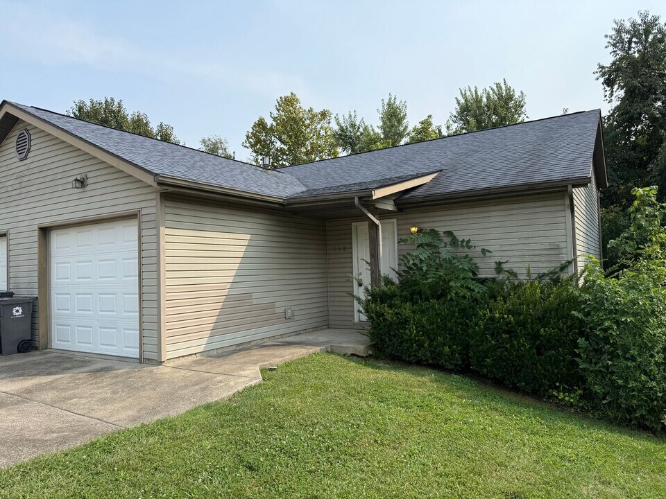 158 Willow Ct in Bloomington, IN - Building Photo