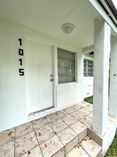 1015 NW 42nd St in Miami, FL - Building Photo - Building Photo