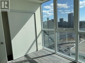 180 Fairview Mall Dr in Toronto, ON - Building Photo - Building Photo