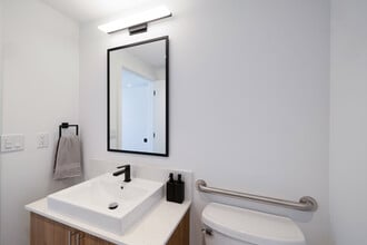 650 SW 1st St in Miami, FL - Building Photo - Interior Photo