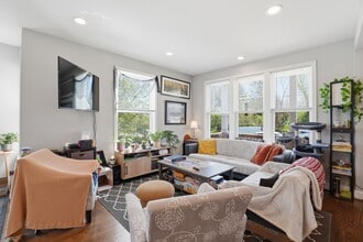 4722 Branchville Rd in College Park, MD - Foto de edificio - Building Photo