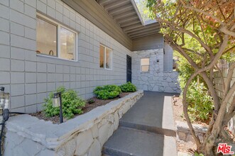 1775 College View Pl in Los Angeles, CA - Building Photo - Building Photo