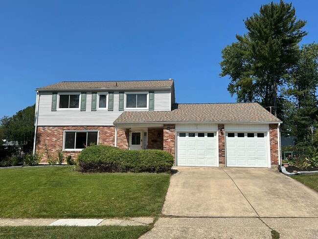 property at 118 Country Club Dr