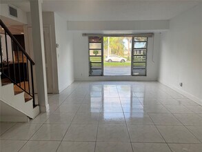 8031 Lagos De Campo Blvd in Tamarac, FL - Building Photo - Building Photo