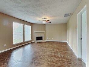 6611 Dillon Dr in Magnolia, TX - Foto de edificio - Building Photo