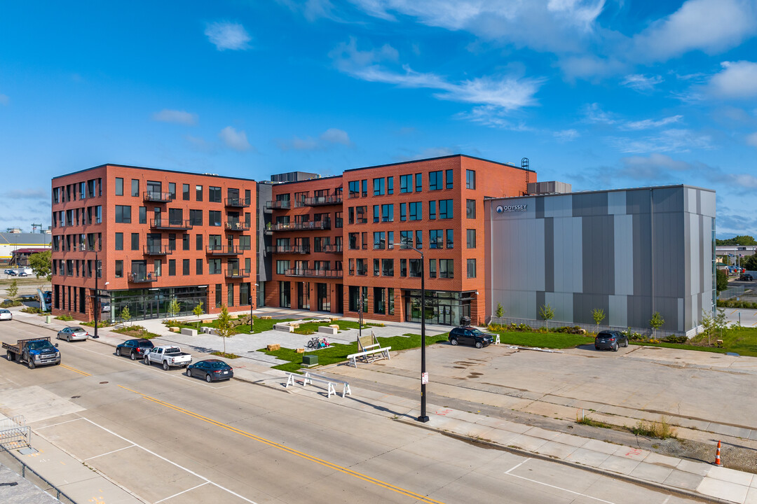 The Common Place Apartments in Ashwaubenon, WI - Building Photo