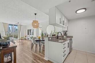 275 NE 18th St, Unit 703 in Miami, FL - Building Photo - Building Photo