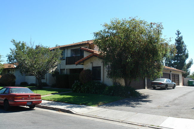 1532 Moorpark Ave in San Jose, CA - Foto de edificio - Building Photo