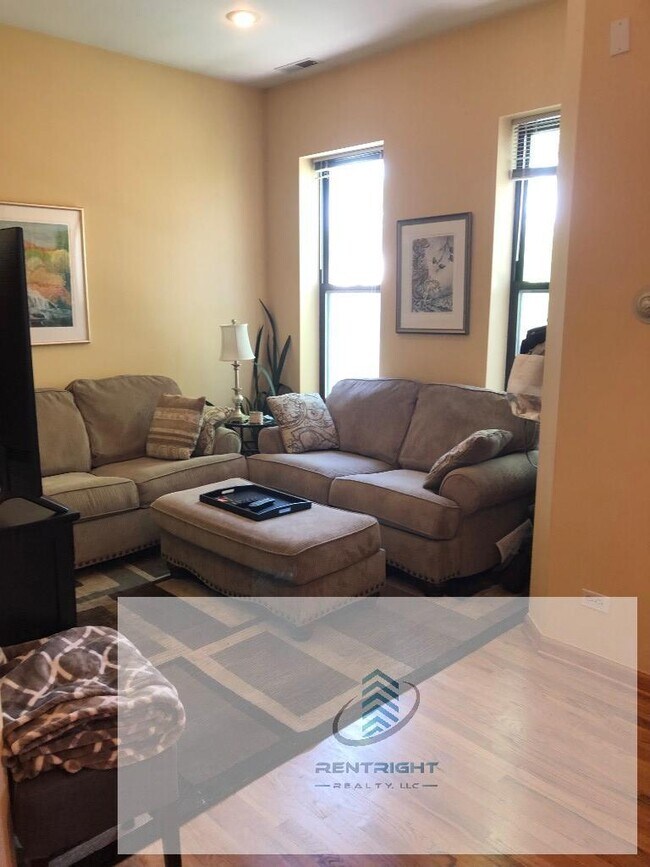 property at 1458 N Bosworth Ave
