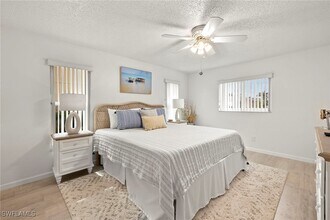 102 SE 40th St in Cape Coral, FL - Foto de edificio - Building Photo