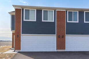 1241 Gillespie Ln in Yorkville, IL - Building Photo