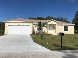 11986 Booth Ave in Port Charlotte, FL - Building Photo