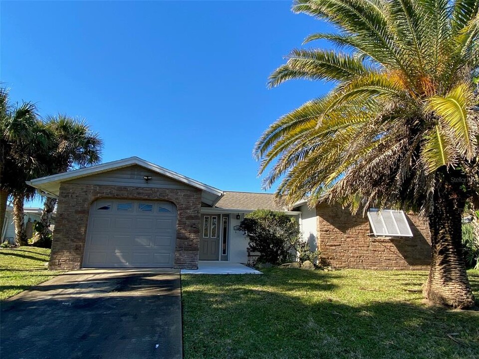 1808 N Peninsula Ave in New Smyrna Beach, FL - Building Photo