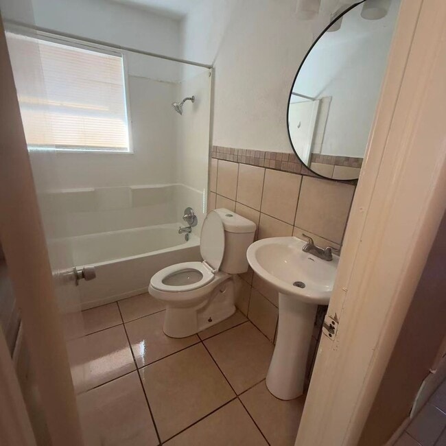 1345 Kynn Dr in Garland, TX - Foto de edificio - Building Photo