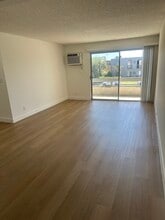 21801 Roscoe Blvd, Unit 236 in Canoga Park, CA - Foto de edificio - Building Photo