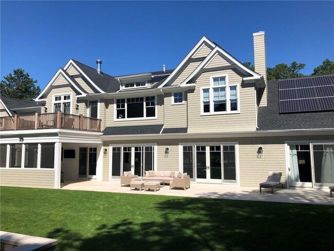 4 Albert Ave in Southampton, NY - Building Photo - Building Photo