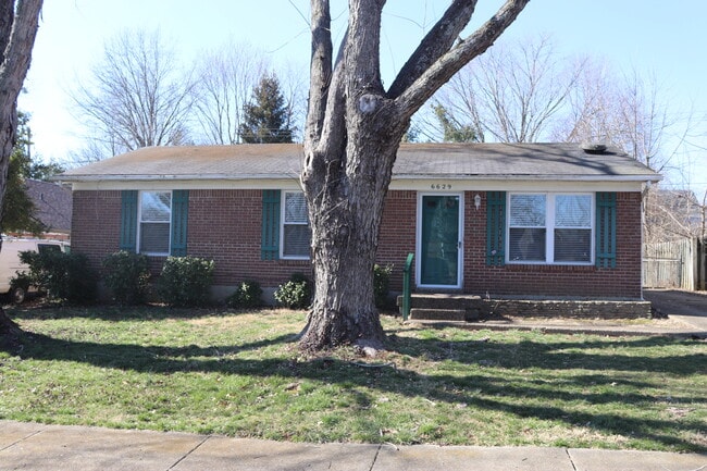 6629 Ashbrooke Drive in Pewee Valley, KY - Building Photo - Building Photo