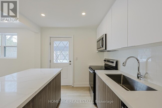 100 Liberty St N in Clarington, ON - Building Photo - Building Photo