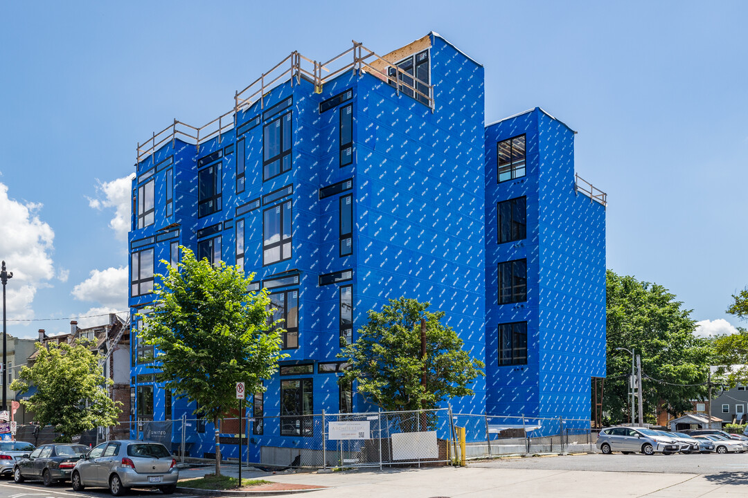 Bravo on Kennedy in Washington, DC - Building Photo