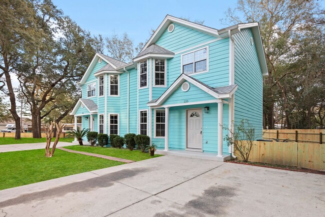 220 Fir Ave in Niceville, FL - Building Photo - Building Photo