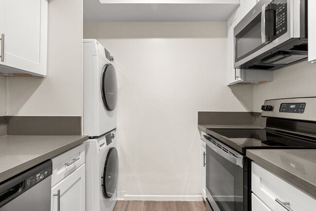 The Meadows at Westlake Village in Westlake Village, CA - Foto de edificio - Building Photo