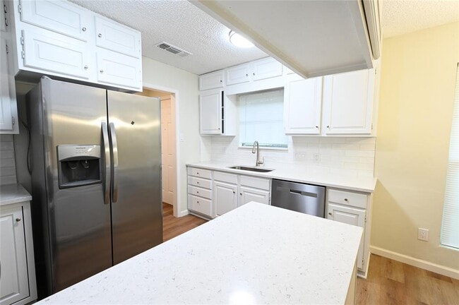 9715 Oak Hollow Dr in Austin, TX - Building Photo - Building Photo