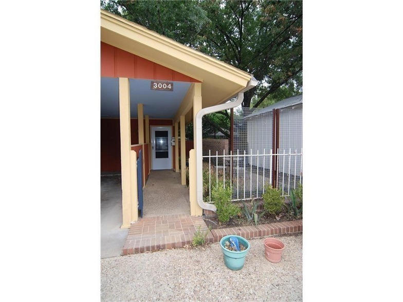 1700 W 30th St in Austin, TX - Building Photo