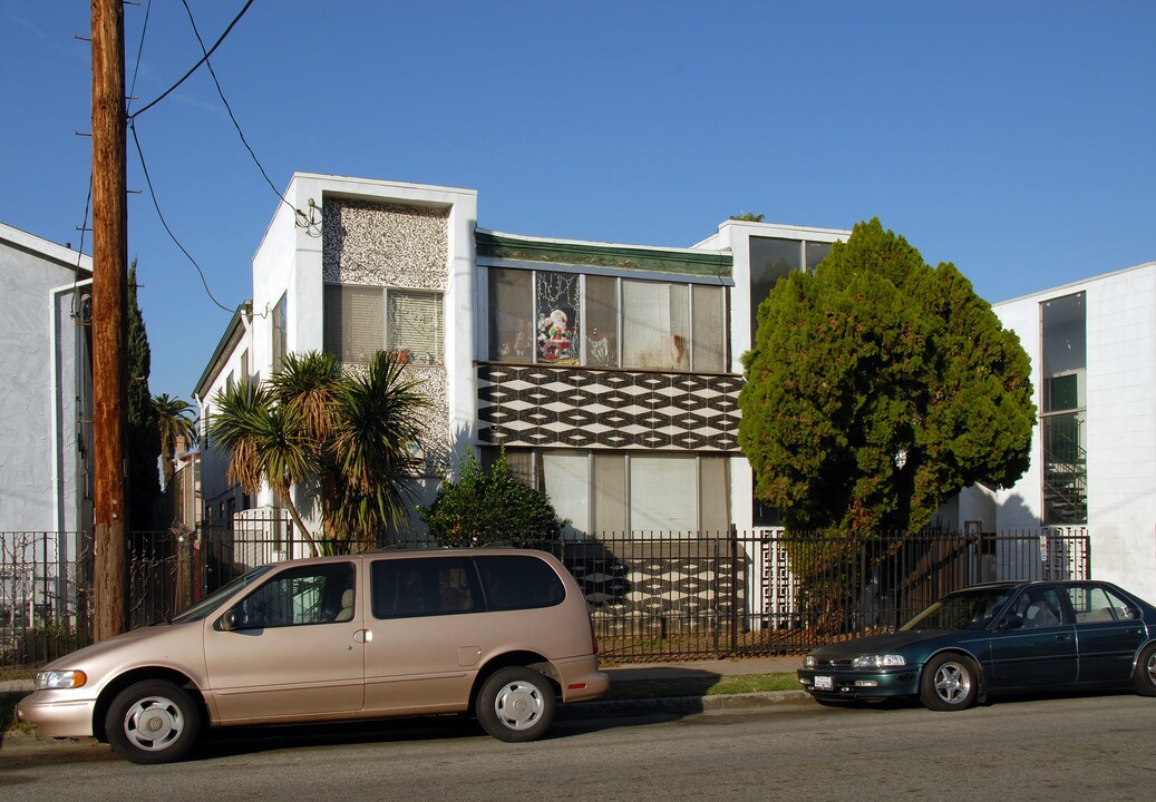 1047 S New Hampshire Ave in Los Angeles, CA - Foto de edificio